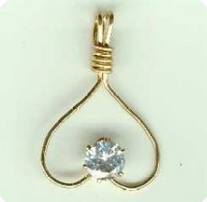 coeur scult&eacute; en doubl&eacute; d'or et oxyde de zirconium
