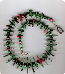 collier en Anyolite a rubis