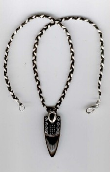 collier homme en corne noire incrust&eacute;e argent