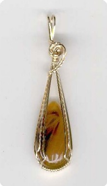 pendentif en doubl&eacute; d'or et Agate