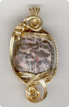gros pendentif en doubl&eacute; d'or et Jaspe z&eacute;br&eacute;
