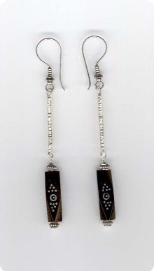 boucles oreilles en corne noire et fil argent
