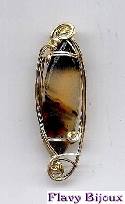 broche en fil de doublé d'or et agate ornementale