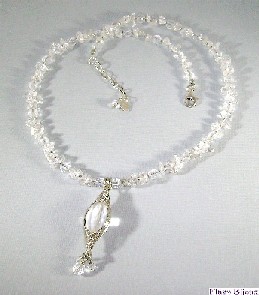 Collier en cristal de roche tissé en fil d"argent