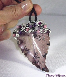 pendentif feuille en agate ornementale