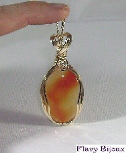 cabochon en sardonyx serti