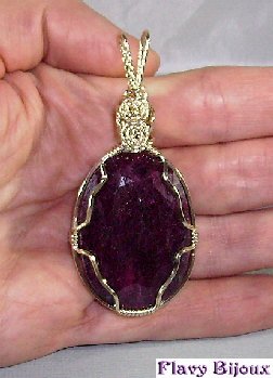 magnifique rubis serti